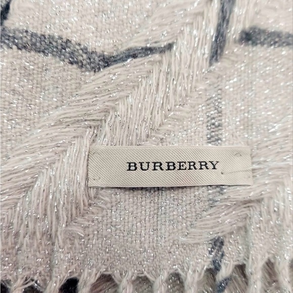 Burberry Geometric Black and White and glitter  Fringe shawl - Picture 7 of 7